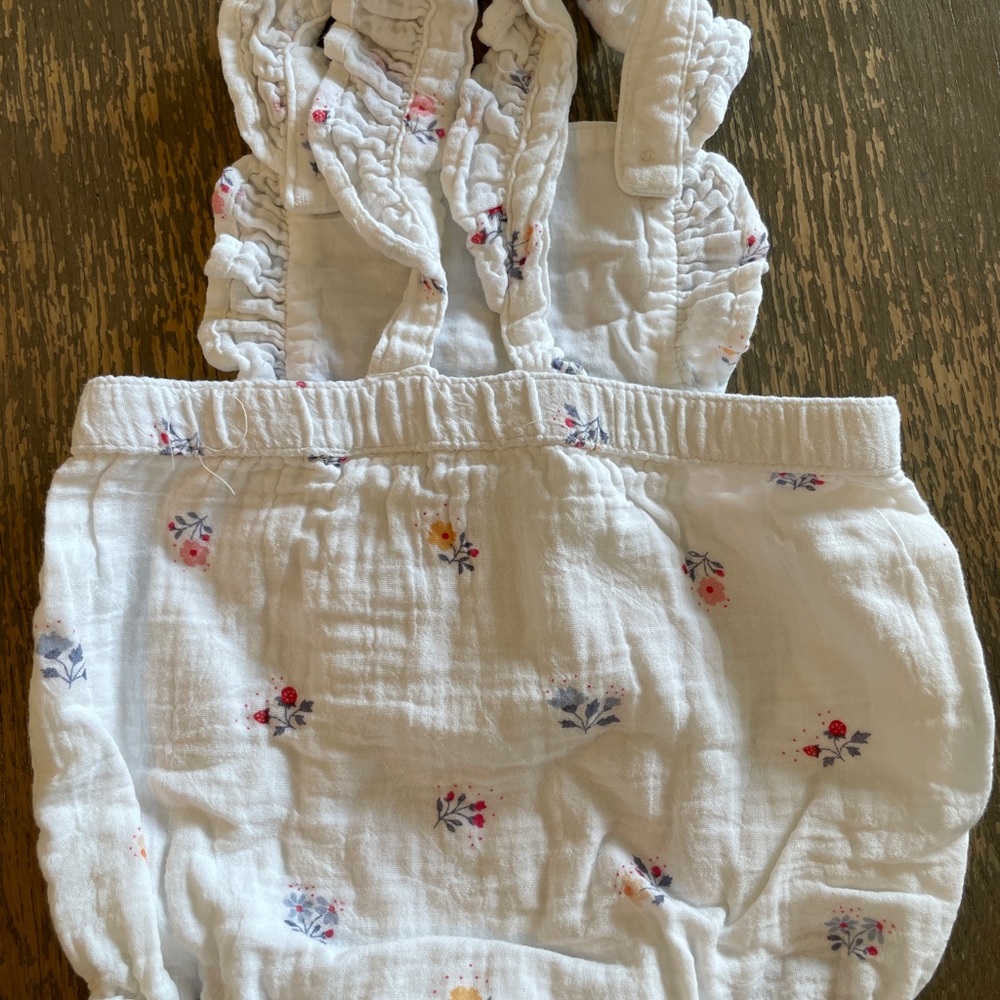 H&M Baby Floral Ruffle Romper (6–9M)